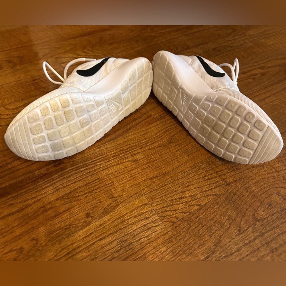 Nike White Athletic Sneakers - Picture 2 of 3